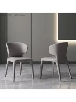 Италиански лесен луксозен кът за стол от висок клас, прост, модерен дизайнер за почивка, изчистен кожен стол с облегалка за хранене