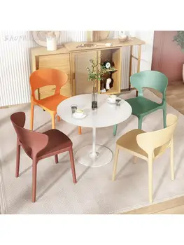 Скандинавски проста маса за хранене, стол от утолщенного пластмаса, домашен маса за хранене, стол с модерен стол, стол, направен от рог, червен мрежест писмен стол